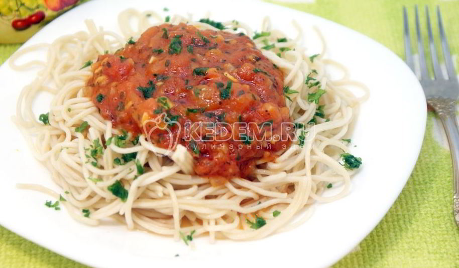 Рецепт спагетти с томатным соусом и базиликом