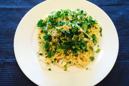 Спагетти с треской и копченым лососем