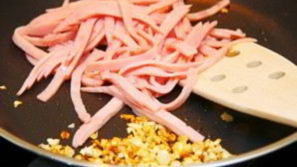 ШАГ 4. спагетти с ветчиной