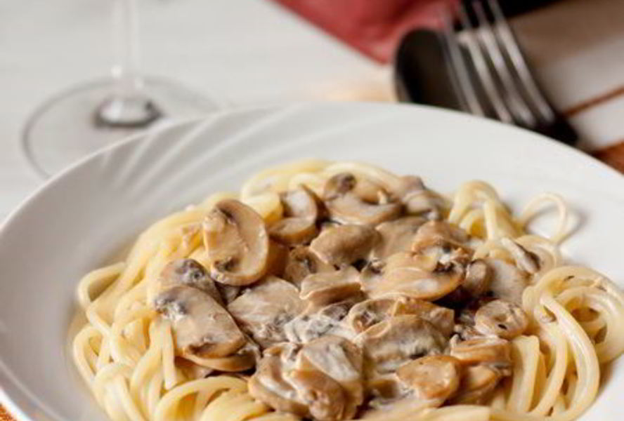 Спагетти со сливочно-грибным соусом