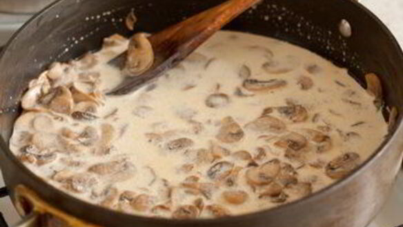 ШАГ 3. спагетти со сливочно-грибным соусом