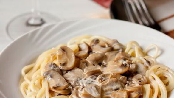 ШАГ 5. спагетти со сливочно-грибным соусом
