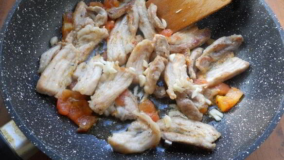 ШАГ 3. спагетти со свиной грудинкой и яично-сливочным соусом