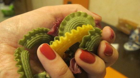 ШАГ 3. цветная паста с креветками, кальмаром, спаржей и кокосовым молоком