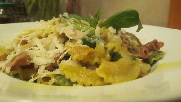 ШАГ 4. цветная паста с креветками, кальмаром, спаржей и кокосовым молоком