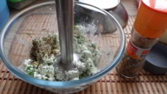 ШАГ 2. творожная паста с зеленью