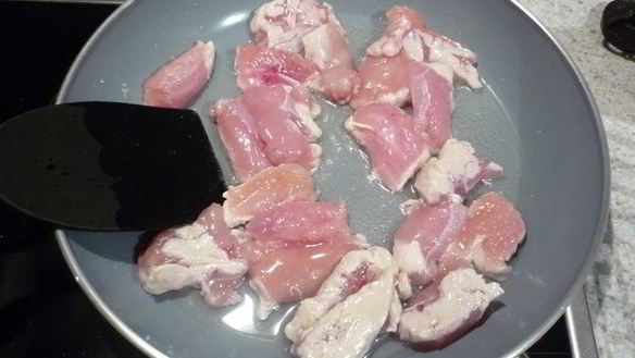 ШАГ 2. яркая паста с горошком, перцем и индейкой