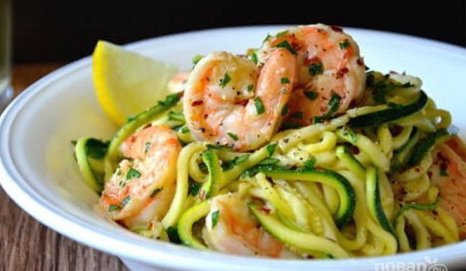 Рецепт зеленые спагетти из кабачков с креветками