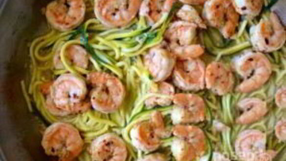 ШАГ 4. зеленые спагетти из кабачков с креветками