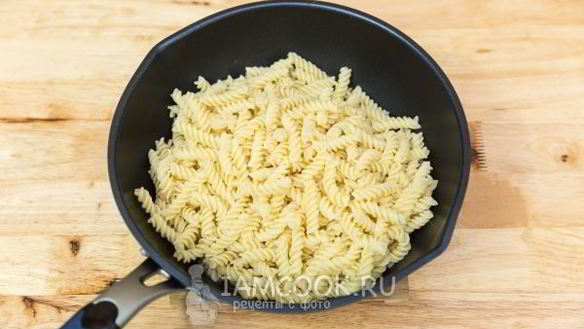 ШАГ 7. жареные макароны с яйцом