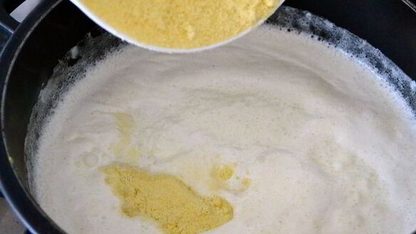 ШАГ 2. манные ньокки по-римски, запеченные под соусом бешамель