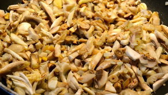 ШАГ 11. морковные клецки с грибами