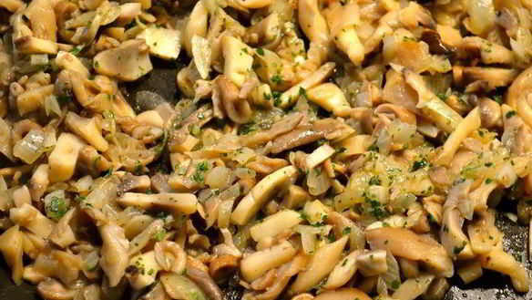 ШАГ 13. морковные клецки с грибами