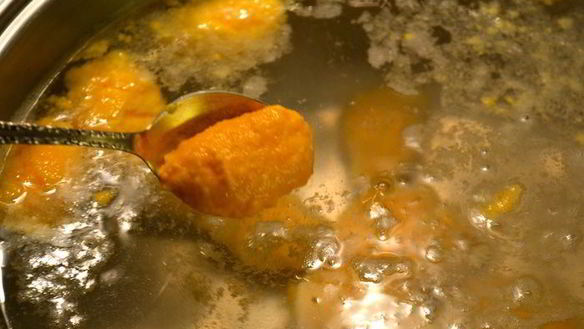 ШАГ 14. морковные клецки с грибами