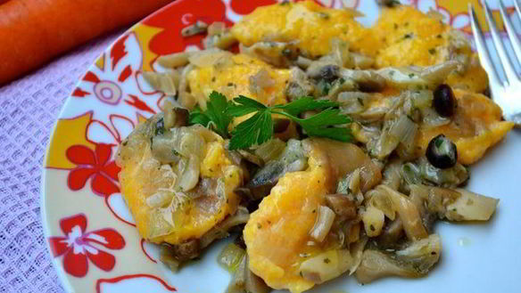 ШАГ 16. морковные клецки с грибами