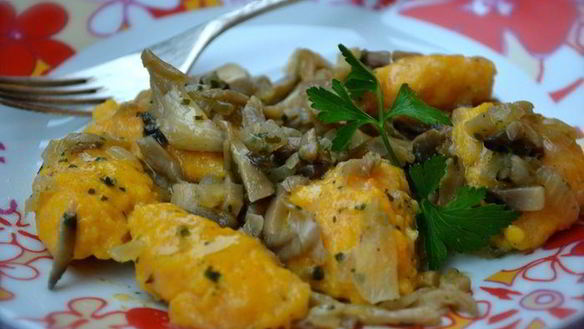 ШАГ 17. морковные клецки с грибами