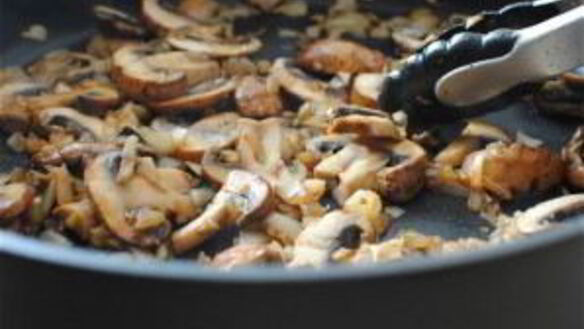 ШАГ 3. бефстроганов из курицы