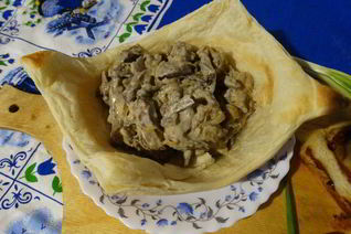 Бефстроганов из сердца с лесными грибами