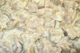 Дичь, тушеная в сметане