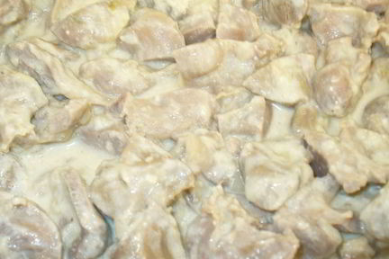 Дичь, тушеная в сметане