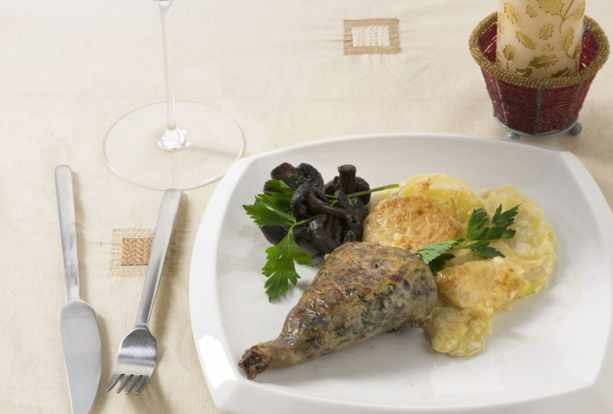 Фаршированные ножки цесарки