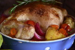 Горчично-медовая курица с овощами и розмарином