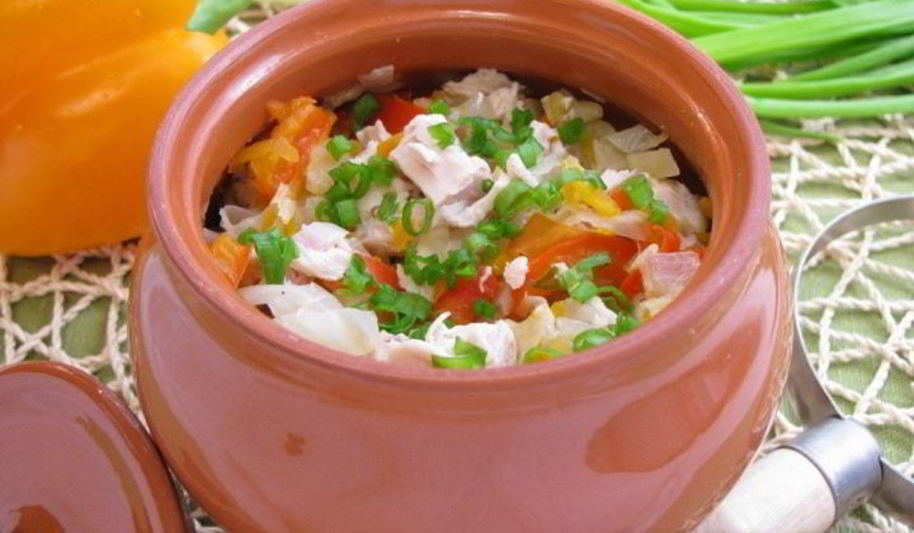 Рецепт горшочки с капустой, картофелем и куриным филе