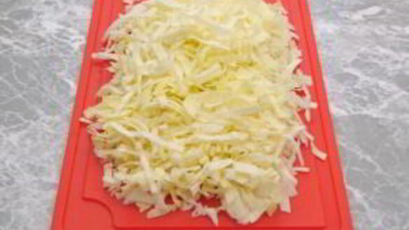 ШАГ 4. горшочки с капустой, картофелем и куриным филе