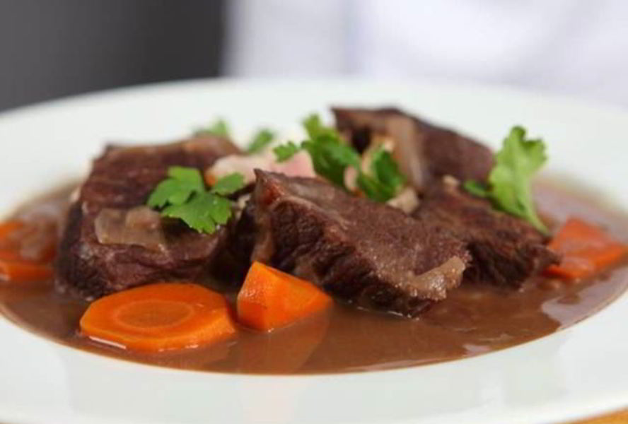 Говядина по-бургундски с беконом