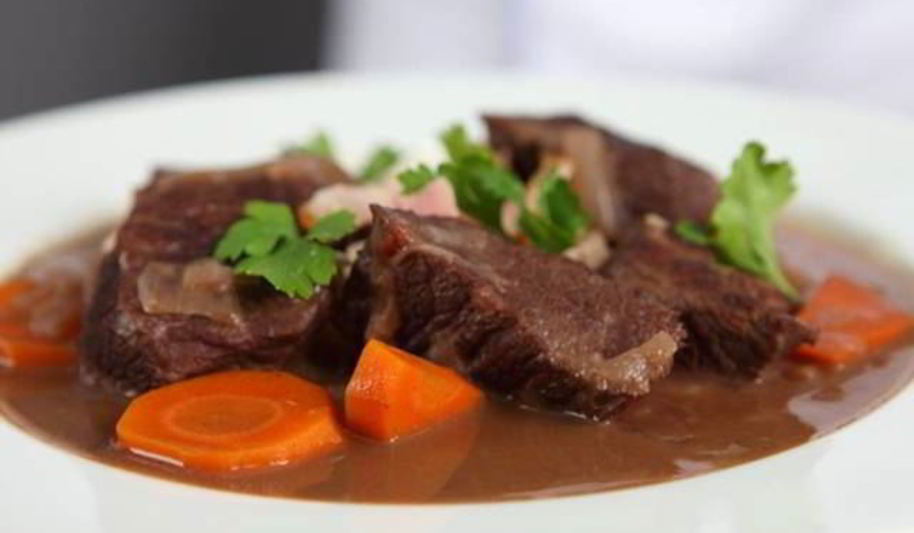 Рецепт говядина по-бургундски с беконом