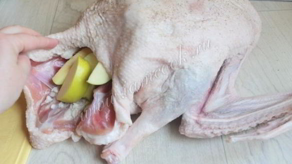 ШАГ 4. гусь с яблоками в духовке