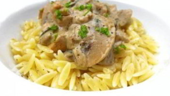 ШАГ 4. индейка с шампиньонами в сливочном соусе