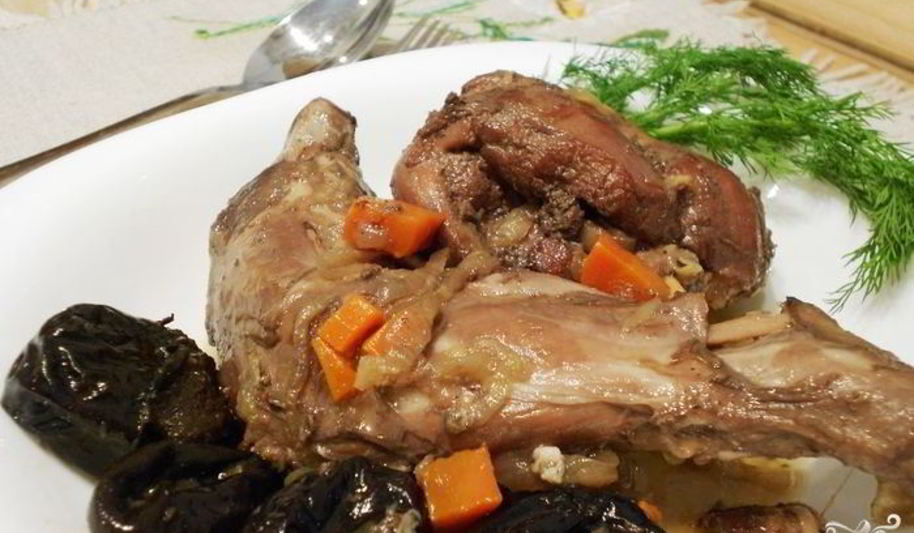 Рецепт кролик тушеный с черносливом