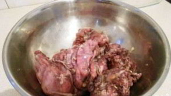 ШАГ 2. кролик тушеный с черносливом