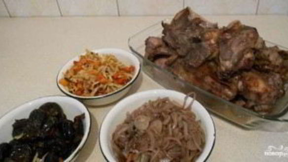 ШАГ 3. кролик тушеный с черносливом