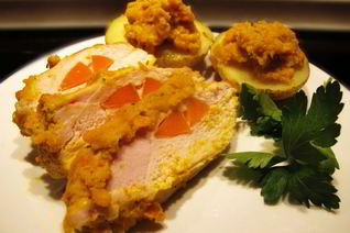 Куриная грудка, фаршированная морковкой, с печеным картофелем