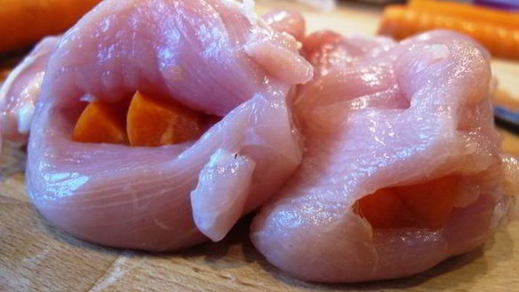 ШАГ 2. куриная грудка, фаршированная морковкой, с печеным картофелем