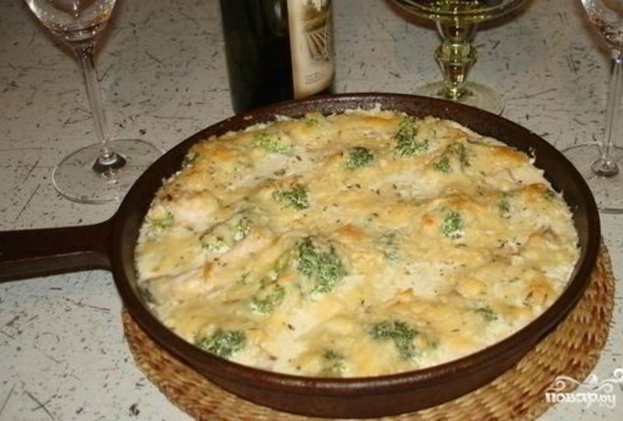 Куриное филе с брокколи в сливочном соусе