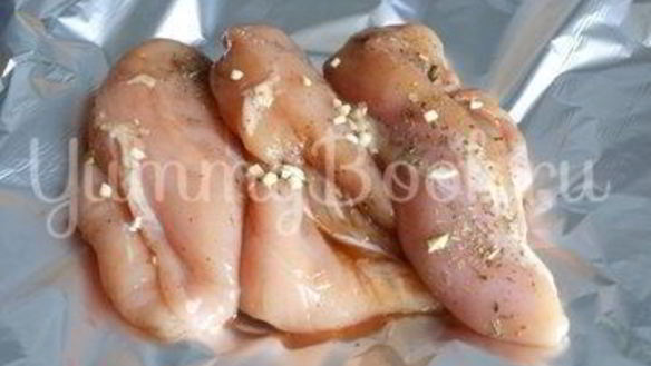 ШАГ 2. куриное филе в мультиварке