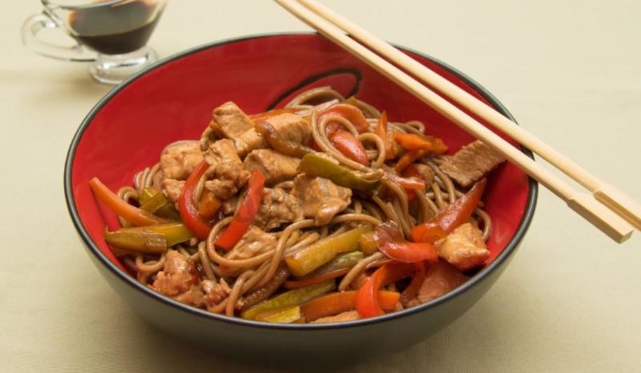 Рецепт курица с гречневой лапшой и овощами