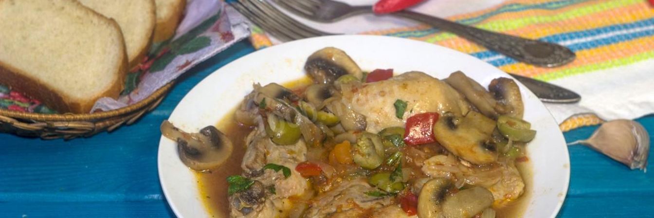 Курица тушеная с грибами и овощами