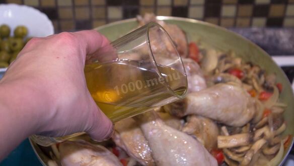 ШАГ 10. курица тушеная с грибами и овощами