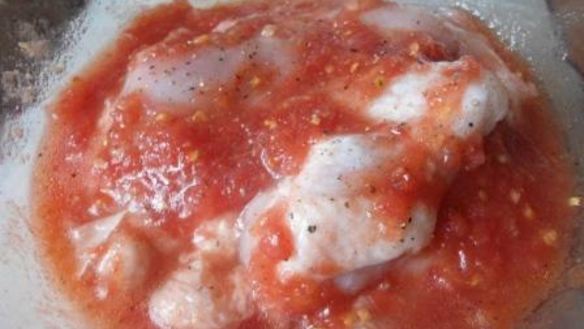 ШАГ 4. курица в томатном маринаде