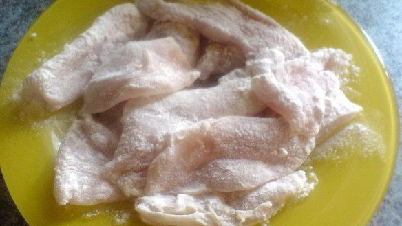 ШАГ 2. курица жареная на сковороде