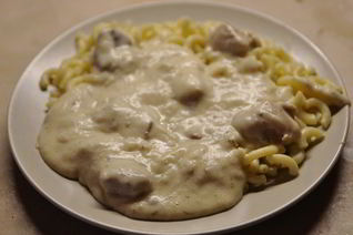 Мясо кусочками на сковороде