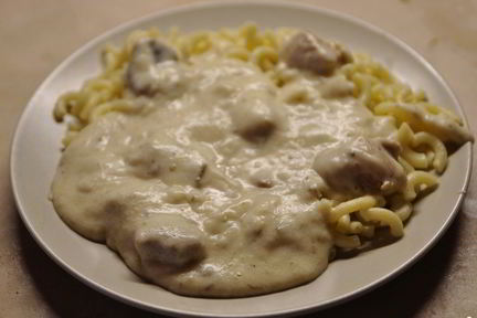 Мясо кусочками на сковороде