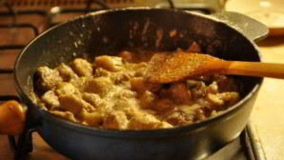 ШАГ 6. мясо кусочками на сковороде