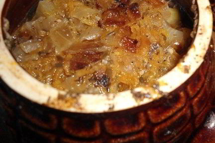 Мясо с грибами в горшочках