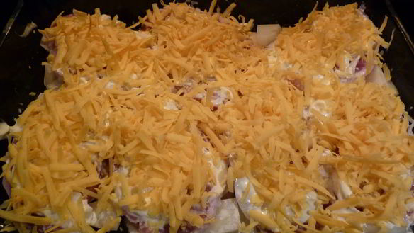 ШАГ 5. мясо с картошкой под майонезом