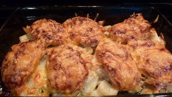 ШАГ 6. мясо с картошкой под майонезом